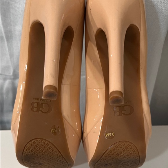 Gianni Bini Tan Patent Heels - Picture 6 of 7